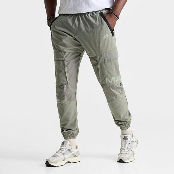 MEN'S NIKE AIR MAX WOVEN CARGO PANTS COLOR
Dark Stucco/Dark Stucco/Black - Picture 1 of 11